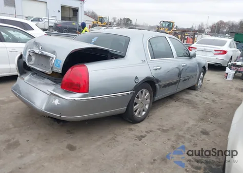 2006 Lincoln Town Car Signature Limited from USA, damaged, VIN 1LNHM82V86Y637335